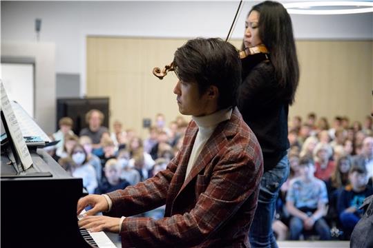 Tianwa Yang und Haiou Zhang spielen bereits seit zwei Jahren im Duo. Foto: Jürgens