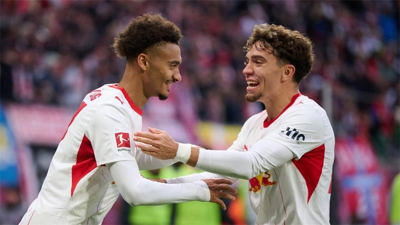 Tidiam Gomis (RB Leipzig, l) jubelt nach seinem Tor zum 1:0 mit Neil El Aynaoui (RB Leipzig).