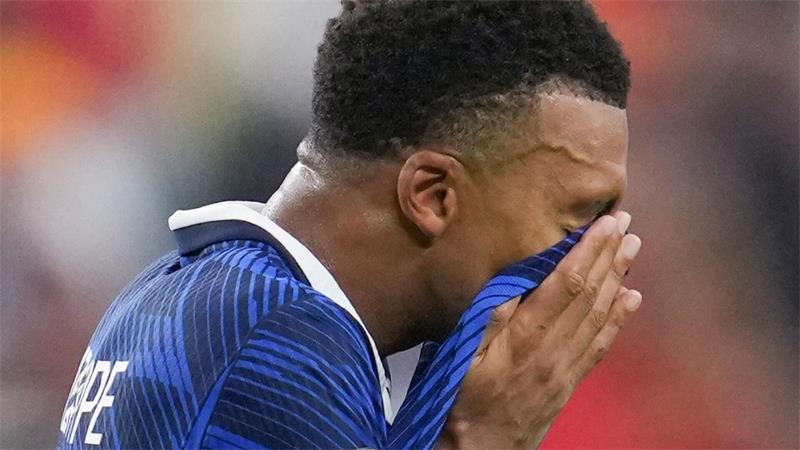 Tief enttäuscht: Frankreichs Kylian Mbappé nach dem Halbfinal-Aus.