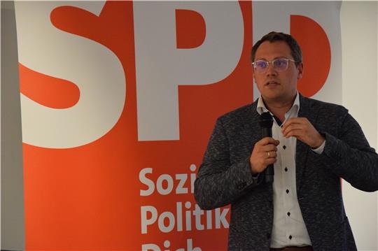 Tiemo Wölken in der Buxtehuder Malerschule. Foto: Wisser