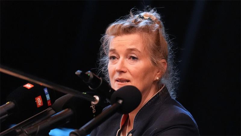 Tierärztin Kirsten Tönnies spricht während einer Pressekonferenz in Hamburg über den Buckelwal Timmy.
