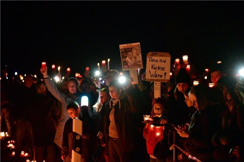 „Tiere sind keine Ware“: Die Forderung nach einem Ende der Tierversuche beim LPT wird nicht nur bei den Demonstrationen und Mahnwachen laut, die von der Soko Tierschutz organisiert werden. Foto: Beneke