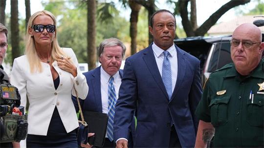Tiger Woods erscheint vor Gericht.