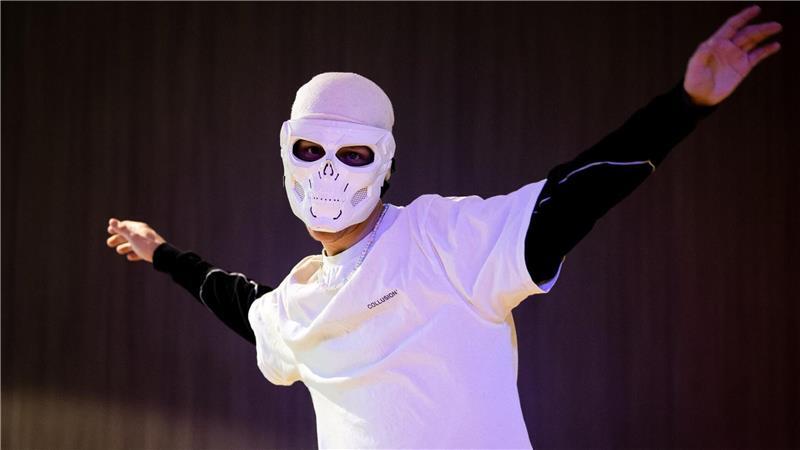 Tanzlehrer soll Kinder missbraucht haben: Gibt es eine ganze Liste? TikTok-Star Avemoves mit weißer Totenkopf-Maske