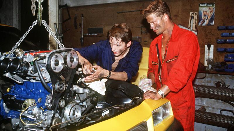 Til Schweiger: Alkohol-Beichte zum 60. Til Schweiger (rechts) und Stefan Gabelhoff tunen einen Manta.