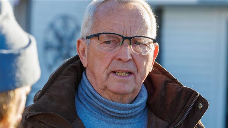 Buckelwal spurlos im Meer - Minister Backhaus unzufrieden Till Backhaus hat die Bergung des Wals durch eine private Initiative vor Poel eng begleitet. (Archivbild)