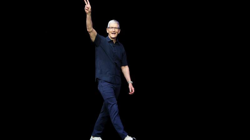 Kameras und KI: Apple stellt iPhone 16 vor Tim Cook ließ sich kurz vor aufgezeichneten Vorstellung der neuen Geräte blicken.