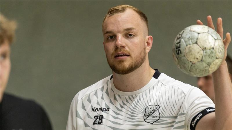 Beckdorfer Handballer wollen früher durch sein - und denken schon an mehr Tim Fock ist nach einem Kreuzbandriss wieder am Ball.