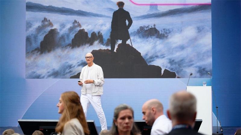 Tim Höttges trat bei der Digitalmesse „Digital X“ als Redner auf.