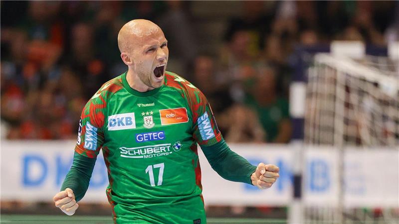 Tim Hornke vom SC Magdeburg reagiert beim Spiel gegen SG Flensburg-Handewitt.