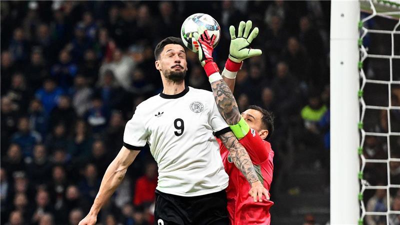 Tim Kleindienst warnt vor Passivität gegen die Italiener. 