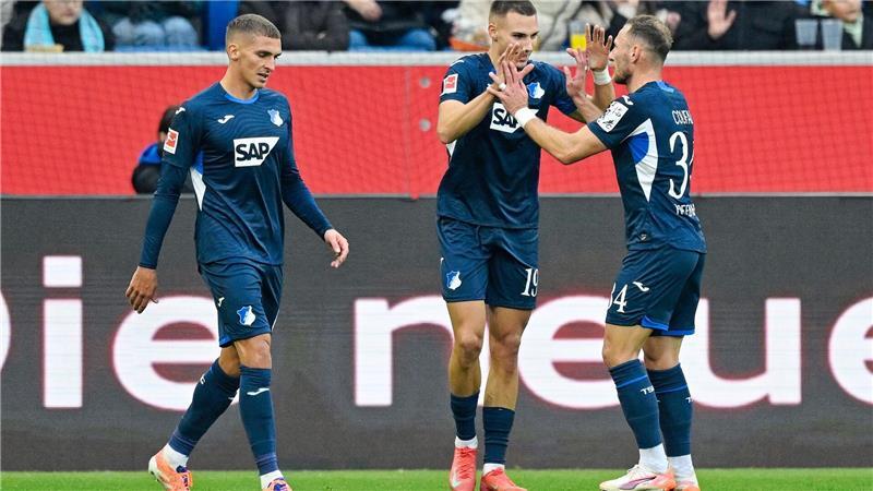 TSG Hoffenheim beendet Leipziger Erfolgsserie Tim Lemperle lässt sich zur 2:1-Führung für Hoffenheim gratulieren.