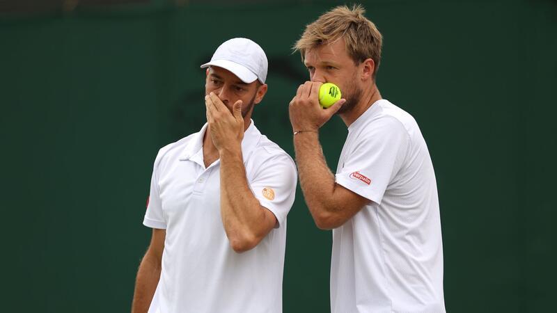 Nach Debatten: Davis-Cup-Team startet optimal in China Tim Pütz (l) und Kevin Krawietz gewannen trotz der späten Anreise ihr Davis-Cup-Doppel in China gegen die Slowakei.