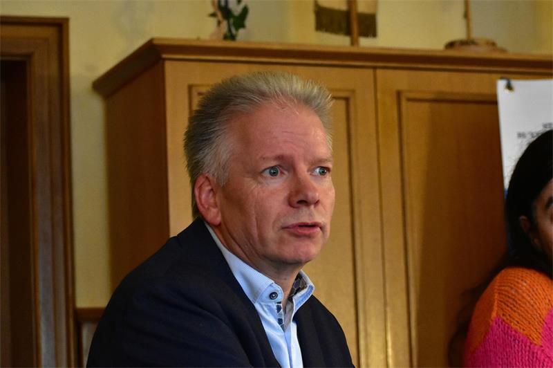 Viel Zuspruch für Lemmermann: Das sind Fredenbecks Ratsmitglieder Tim Siol - hier beim TAGEBLATT-Kneipengespräch in Deinste - wurde zum neuen Samtgemeindebürgermeister gewählt.