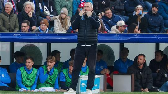 Tim Walter steht wieder bei Holstein Kiel an der Seitenlinie.