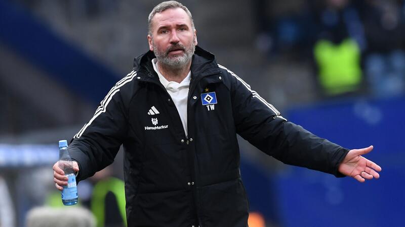 Hamburgs Trainer Tim Walter gibt Anweisungen.