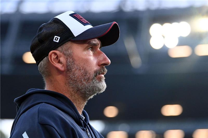 Tim Walter schonte beim 1:2 im Test gegen FC Volendam zahlreiche Stammkräfte beim HSV. Foto: dpa