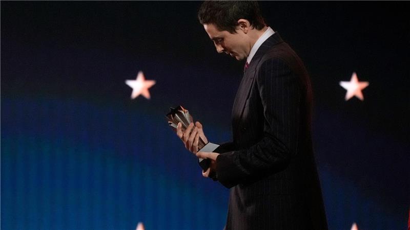 Timothée Chalamet erklärt Kylie Jenner seine Liebe Timothee Chalamet nimmt den Preis für den besten Schauspieler für „Marty Supreme“ während der 31. jährlichen Critics Choice Awards im The Barker Hanger entgegen.