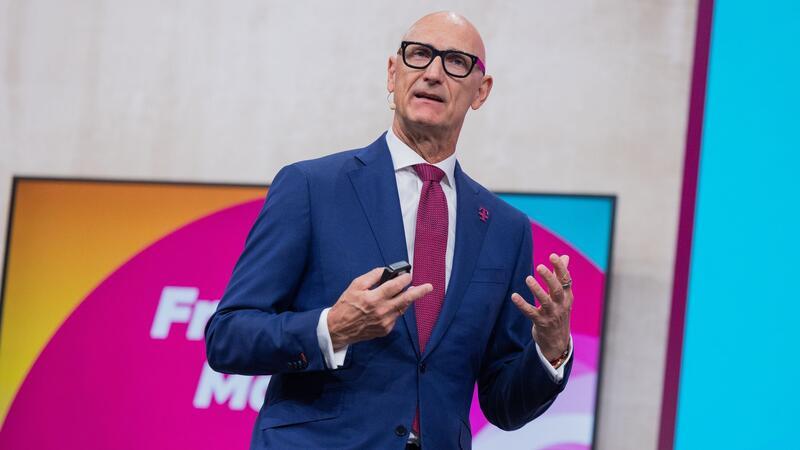 Flächendeckend gutes Handynetz? Telekom-Chef ist skeptisch Timotheus Höttges von der Deutschen Telekom warnt: „Die Flächendeckungsauflagen gehen am Kundennutzen vorbei, sie sind nicht verhältnismäßig und vor allem sind sie auch praktisch kaum umsetzbar.“