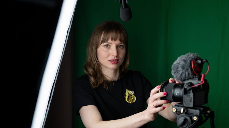 Influencerin Tina Goldschmidt klingt gerne „nach Osten“ Tina Goldschmidt ist unter @schnappatmig auf Instagram und TikTok bekannt.