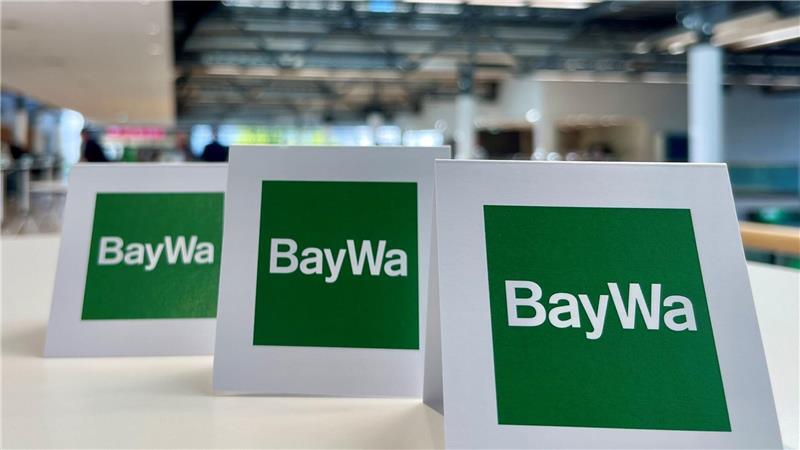 Verdacht der Bilanzmanipulation gegen frühere Baywa-Manager Tischaufsteller bei der Baywa-Hauptversammlung in München. Ein Jahr nach der Fast-Pleite des Traditionsunternehmens hat sich die Staatsanwaltschaft mit einem Ermittlungsverfahren eingeschaltet. (Symbolbild)