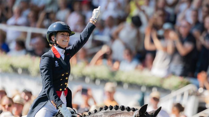 Bei 35 Grad schmilzt die Gold-Hoffnung: Bronze für Hemmer Titel verteidigt: Charlotte Fry