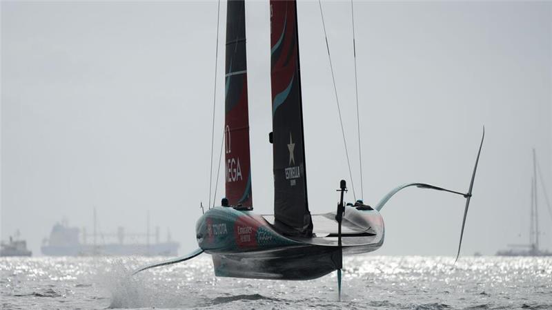 Titelverteidiger Neuseeland startet stark in America’s Cup Titelverteidiger Neuseeland gewinnt die ersten beiden Rennen um den America’s Cup.