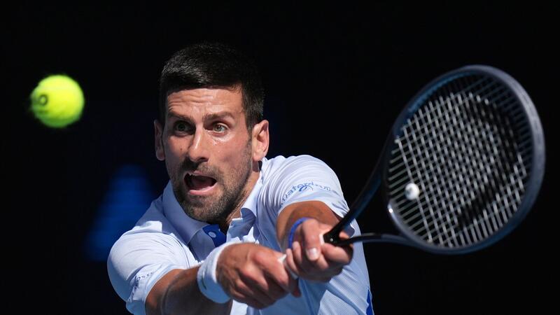 Ohne zu glänzen: Djokovic in Melbourne weiter auf Kurs Titelverteidiger Novak Djokovic ist bei den Australian Open weiter nicht in Topform.
