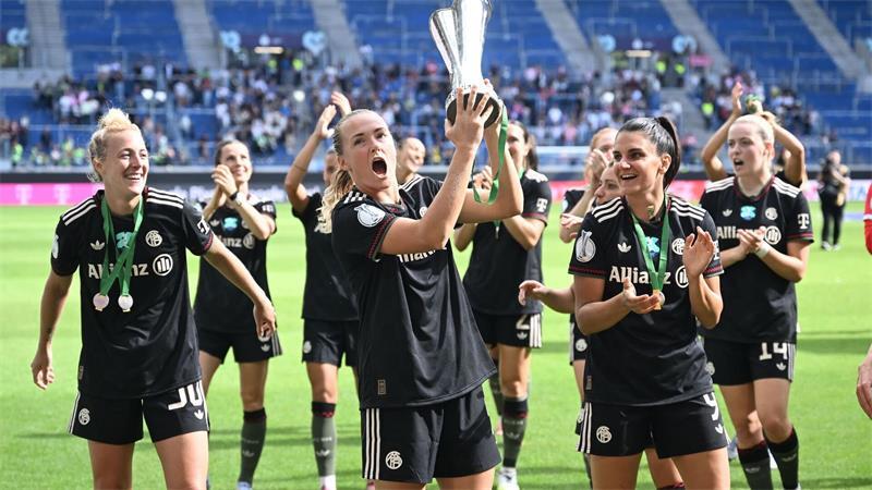 Titelverteidiger im Supercup: die Fußballerinnen des FC Bayern. (Archivbild)