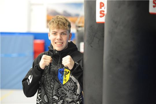 Tjalf Uhlmann (Kickboxen, Buxtehuder SV) sicherte sich zwei Mal Bronze bei der Weltmeisterschaft in Wales und will sich jetzt für die WM in Kanada qualifizieren. Tel.: 01378 - 22 703 417-09