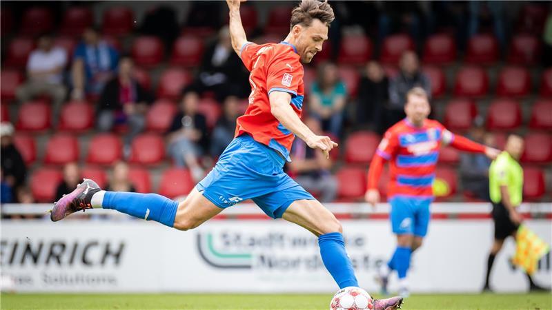 Kolumne: D/A kürt die besten Sänger und die schlechtesten Beifahrer Tjorve Mohr soll angeblich der geborene Fußballkommentator sein.