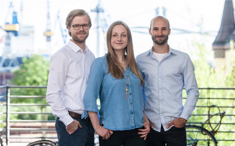 Tobias Cors (von links), seine Frau Luisa Cors und Jonathan Kröger sind die kreativen Köpfe hinter dem Start-up laleby mit dem ersten eigenständigen Musik-Streaming-Player für Kinder.