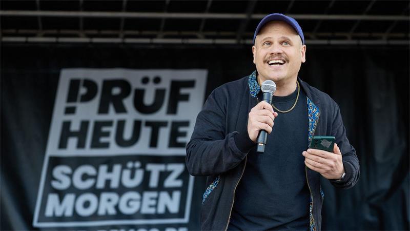 Tobias Ginsburg setzt sich dafür ein, ein Verbotsverfahren gegen die AfD zu prüfen.