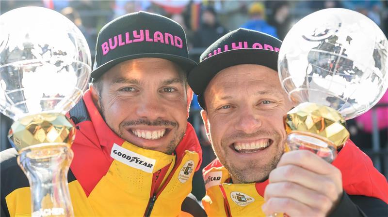 Rodler Loch holt Kristallkugel und Weltcup-Siegrekord Tobias Wendl (l) und Tobias Arlt gewinnen ebenfalls die begehrte Kristallkugel.
