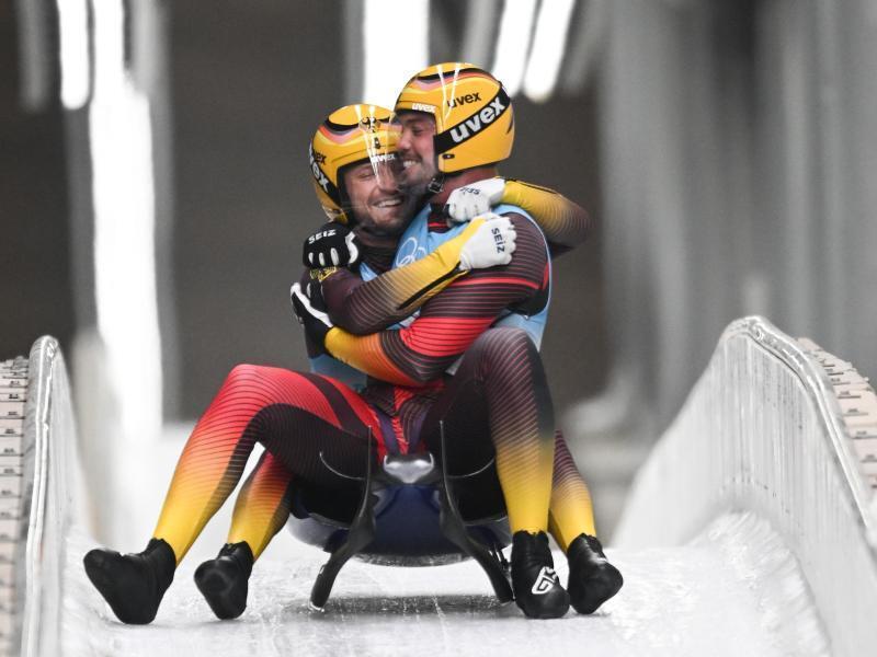 Tobias Wendl und Tobias Arlt schrieben mit ihrem Erfolg Rodel-Geschichte. Foto: Robert Michael/dpa-Zentralbild/dpa