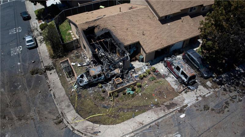 Tödlicher Kleinflugzeugabsturz in einem Wohngebiet im südkalifornischen San Diego.