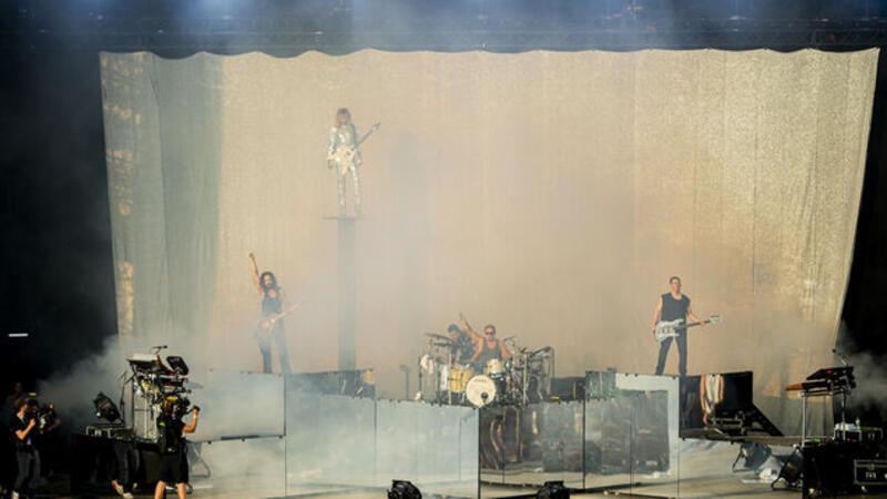Tokio Hotel beim Deichbrand 2024: So erlebte die Band das Festival Tokio Hotel überzeugt mit einem spektakulären Bühnenbild.