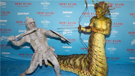 Tom Kaulitz (l) und Heidi Klum besuchen die 24. jährliche Halloween-Party von Heidi Klum.