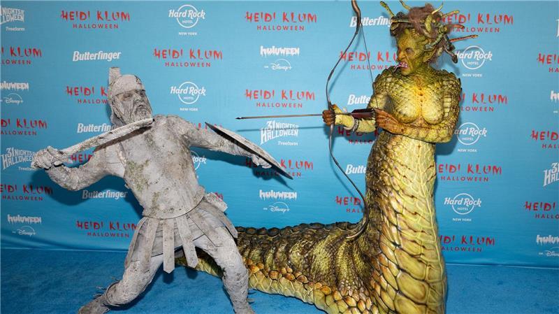 Tom Kaulitz (l) und Heidi Klum besuchen die 24. jährliche Halloween-Party von Heidi Klum.