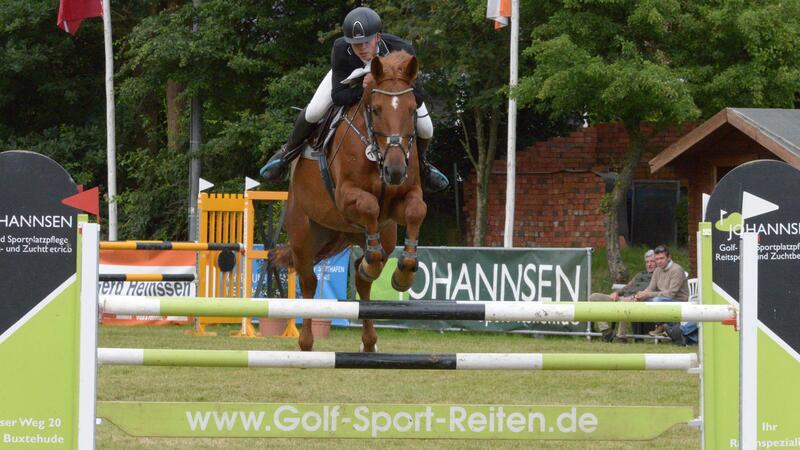 Hiobsbotschaft vor dem Start: Punktejagd im Parcours statt Gaudi-Highlight Tommy Matthies (RFV Estetal) startete im Zweikampfspringen und muste sich im Halbfinale geschlagen geben.
