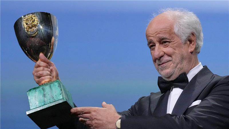 Goldener Löwe in Venedig für Jim Jarmusch Toni Servillo mit dem Schauspiel-Preis.