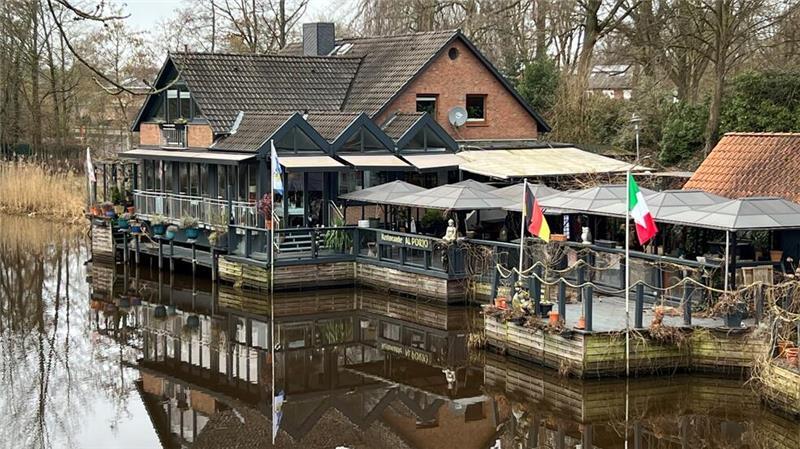 Top-Lage: Das Restaurant Al Porto am Stader Burggraben ist Wohn- und Geschäftshaus.