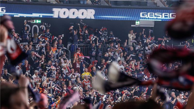 Köln nicht konkurrenzfähig: Berlin wieder Eishockey-Meister Tor um Tor in der Uber-Arena: Die Eisbären sind zum elften Mal deutscher Meister