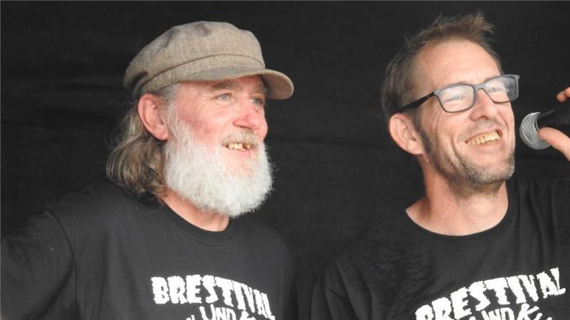 Torben Oldenbüttel (links) und Ralf Kotthoff bei der Begrüßung beim diesjährigen Brestival