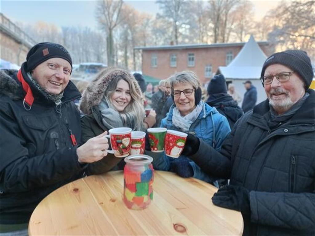 Torben (von links), Andrea, Heidi und Hans-Jürgen Koch aus Hamburg sind große Fa...