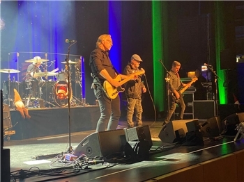 Torfrock machen Stimmung im Stadeum.