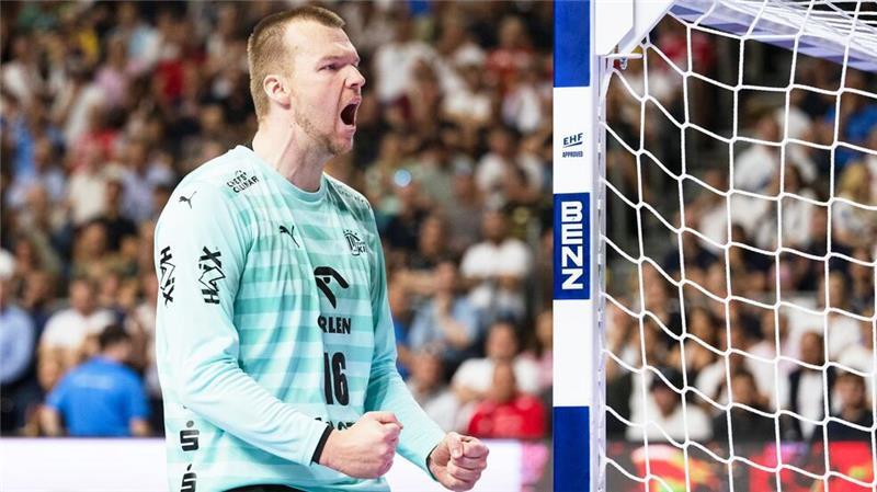 THW Kiel mit erstem Sieg in der European League Torhüter Tomas Mrkva und der THW Kiel bezwangen den spanischen Club CD Torrelavega.