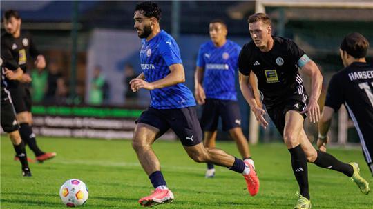 Torjäger Enes Badur (am Ball) steht nach seinem Doppelpack bei 14 Saisontoren.