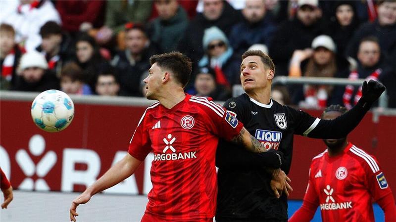 Fortuna Düsseldorf hält Anschluss - 3:2 gegen Ulm Torjäger Kownacki (l) trifft zuverlässig.