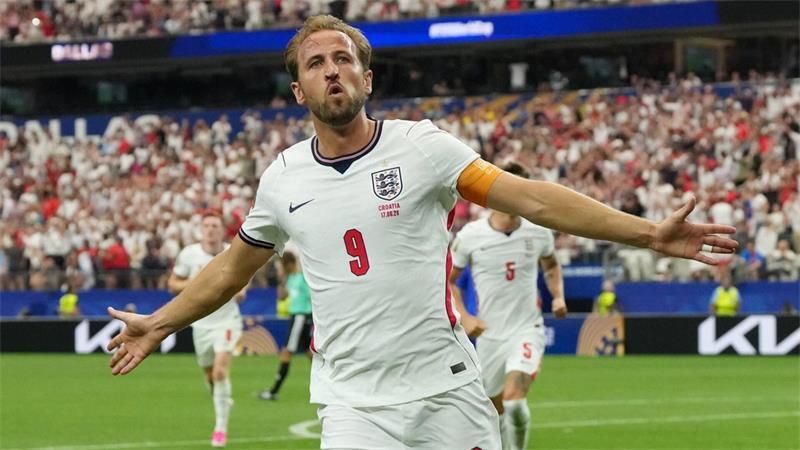 Nachwuchskicker im Kreis Stade bewerten: Die schönsten und hässlichsten WM-Trikots Torjubel in schlichtem Weiß: Englands Stürmer Harry Kane.